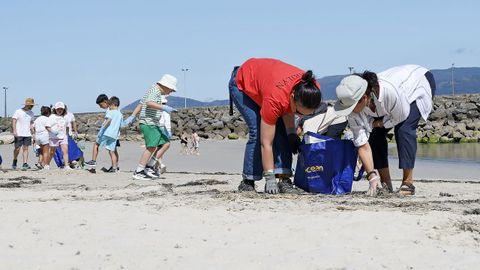 Voz natura, Actividade Voz Natura con CEIP Santa Irene + CEIP Campanario. Limpeza  Playa de Suigrexa (Porto do Son)