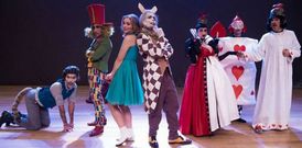 La obra est� basada en la novela escrita por el brit�nico Lewis Carroll a mediados del siglo XIX.