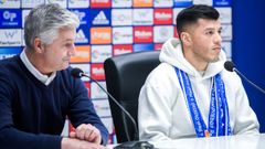 Roberto Su�rez y Leo Sequeira, en la sala de prensa del Carlos Tartiere