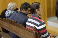 Los acusados durante la vista oral iniciada ayer en la Audiencia Provincial en A Coru�a. 