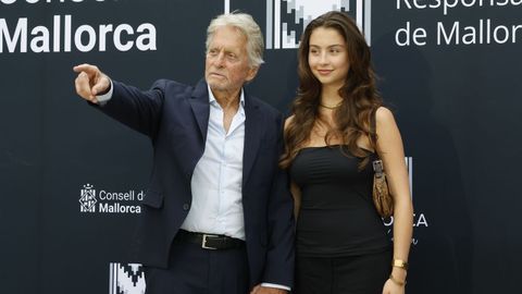 El actor estadounidense Michael Douglas y su hija, Carys Zeta, en un evento en Mallorca
