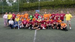 AsTEAVi y la Pe�a�Os Do Punto posando tras el encuentro