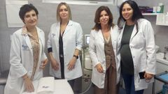 Ana Gonz�lez (primera por la izquierda) y Ana Villegas (segunda por la derecha), junto a las dos profesionales de la unidad de medicina est�tica: Ver�nica Fern�ndez (segunda por la izquierda) y Patricia Rey
