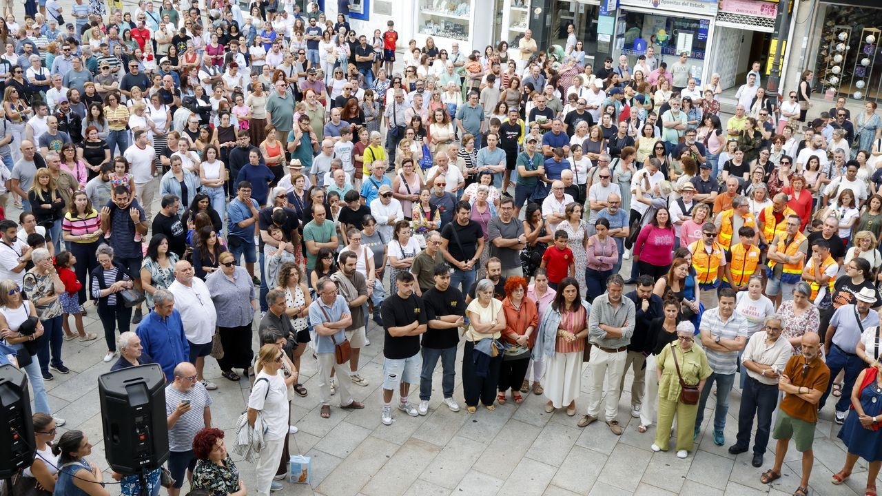 «Ambulancia xa», el grito que reunió a cientos de personas en Vilagarcía