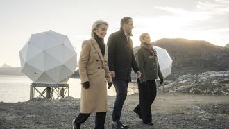 Von der Leyen, este lunes junto al l�der groenland�s, Jens-Frederik Nielsen, y la primera ministra danesa, Mette Frederiksen, en Groenlandia.