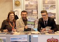 <span lang= es-es >Jos� Manuel Parada promociona el t�rmino muradano</span>. El presentador estuvo con la delegaci�n de Muros, con quien habl� sobre el proyecto que un conocido tiene en la zona. 