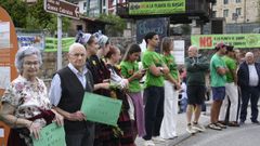 Varios cientos de vecinos de Cabrales se han concentrado este domingo en Arenas de Cabrales, coincidiendo con la celebraci�n del certamen del queso de esta variedad, para protestar contra la instalaci�n de una planta de biog�s, un proyecto que consideran una amenaza para la salud, el turismo, el medio ambiente local y los puestos de trabajo que dependen de estas actividades