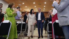 Paula Prado, secretaria general del PPdeG, y Alfonso Rueda, a su llegada a la directiva. En el hilo musical sonaba �Join Together��-Unirse- de The Who.