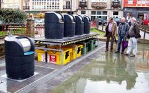 El alcalde (izquierda) inspeccion� ayer el inicio del servicio.