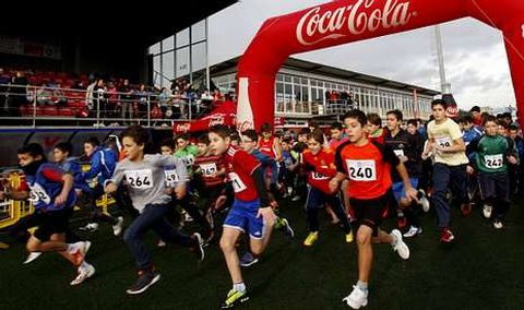 Las distintas pruebas de las categor�as cadete, infantil, alev�n y benjam�n tuvieron lugar en el campo de f�tbol As Eiroas de Carballo.