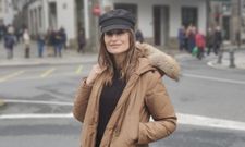 Leticia Iglesias, esta ma�ana en la praza de Galicia de Santiago