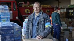 Yuriy Likhogray, ucraniano de Ourense, coordina en Coles la recogida de ayuda humanitaria para Ucrania.
