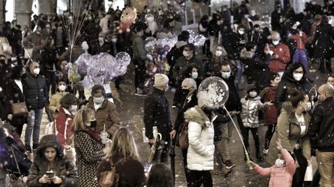 Nieve (artifical) en la praza Maior de Ourense