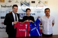La directiva present� ayer a Mart�n Varela como nuevo jugador.