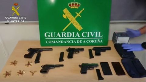 Las armas incautadas por los agentes.