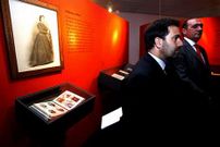 Javier L�pez e Anxo Angueira, na mostra sobre Rosal�a.