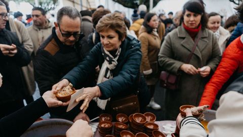 Degustaci�n del caldo de �sos, el plato al que est� dedicado la feria