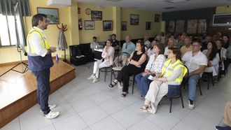 El conselleiro de Presidencia, Diego Calvo, habl� ayer en Camari�as sobre �po�er en valor o territorio�.