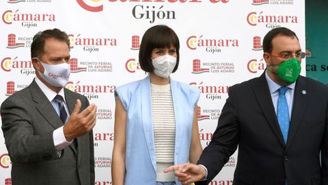 El presidente de la C�mara de Comercio de Gij�n, Felix Baraga�o, la ministra de Ciencia e Innovaci�n, Diana Morant, y el presidente del Principado de Asturias, Adri�n Barb�n, durante el acto de inauguraci�n de la 64 Edici�n de La Feria Internacional de Muestras de Asturias 
