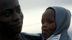 Dos de los migrantes rescatados en el Mediterr�neo por un barco de una oeneg� alemana