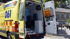 Foto de archivo de un servicio prestado por la ambulancia en el concello de Foz