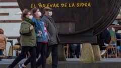 Imagen de una sidreria en Oviedo que aprovechando el buen tiempo ha decidido este s�bado para reabrir sus puertas.