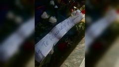 La corona acab� en un contenedor de basura.