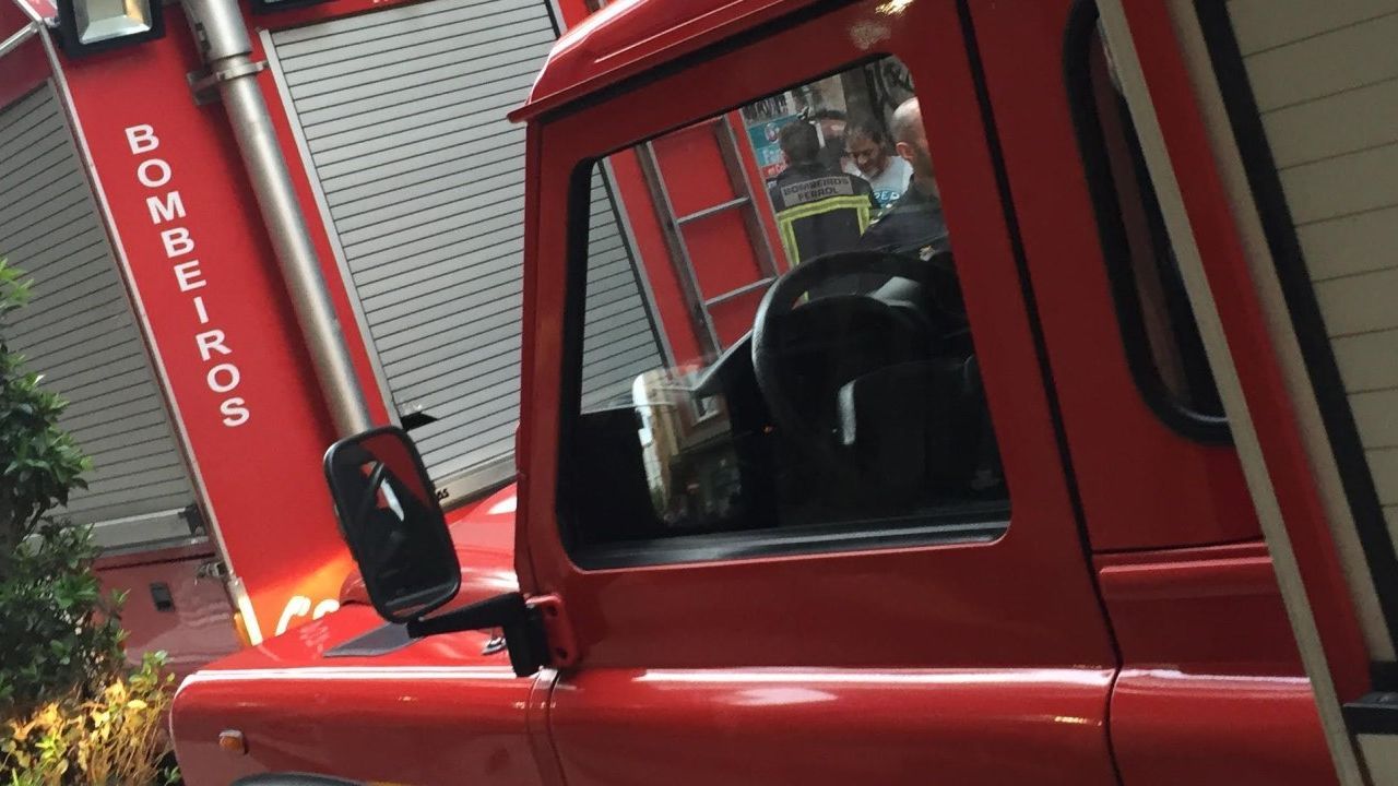 Una vecina de Ferrol resulta herida en un incendio doméstico en la calle Río Mera