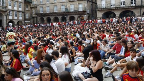 Pantalla gigante en la plaza Mayor de Ourense.