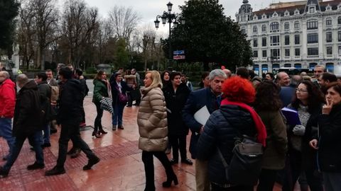 Diputados y trabajadores en el simulacro de incendio en la Junta General
