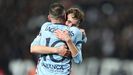 Iago Aspas y Swedberg, los autores de los goles, se abrazan tras el tanto del sueco.