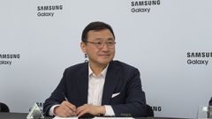 TM Roh afirma que Samsung seguir� apostando por la IA h�brida, que combina procesamiento local en el dispositivo con servicios en la nube.