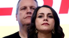 Semblante serio de In�s Arrimadas durante la intervenci�n de Albert Rivera