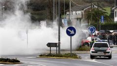 Humo de la quema de neum�ticos en la rotonda del Carrefour