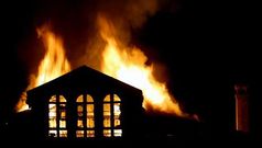 Villa Milagros, en la laguna de A Comboa, fue pasto de las llamas una noche del mes de diciembre del a�o 2001.