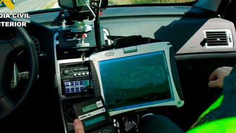 El conductor fue detectado en Irixoa con el cinem�metro m�vil de la Guardia Civil