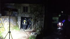 Miembros del GES de Lobios trabajaron en la extinci�n del incendio durante m�s de seis horas