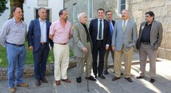 Neira Vilas estuvo arropado por representanntes pol�ticos y de la cultura gallega en la presentaci�n.