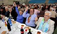 La reuni�n de los mayores de A Laracha fue muy animada y termin� con un baile.