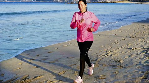 Patricia Garc�a se relaja con�la actividad f�sica al aire libre y le apasiona correr por la playa. Ha participado en medias maratones y en carreras de diez kil�metros