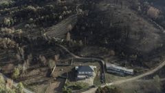 Imagen de la aldea de A Veiga de Cascall�, en el concello de Rubi�,  un entorno que fue arrasado este verano por las llamas