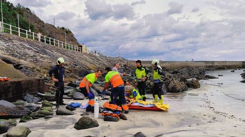 Una menor ha resultado herida tras sufrir una ca�da con su bicicleta en el espig�n de la primera playa de Luarca, en Vald�s, y ha sido trasladada en helic�ptero al Hospital Universitario Central de Asturias (HUCA)