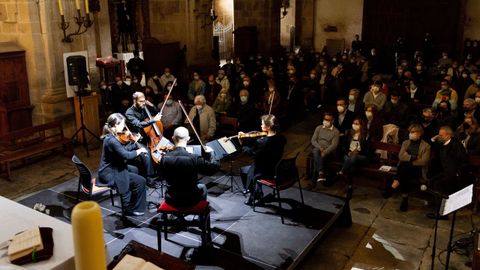 El Cuarteto Cosmos ofreci un concierto en la iglesia de San Salvador de Lourenz