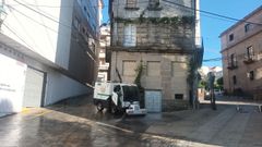 Trabajos de limpieza en las calles de O Carballio.