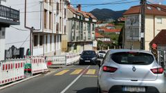 Uno de los carriles de circulaci&oacute;n est&aacute; cerrado al tr&aacute;fico y regulado por sem&aacute;foros