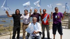 Alvelo, posando para La Voz en el 2011 con los compa�eros de uno de los ascensos que logr� como c�ltico