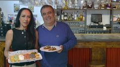 �ngel D�az y Lizmi Angulo en Takeando (en el n�mero 71 de la calle Rosal�a de Castro de Santiago), donde no faltan referencias a su patria. Hay desde una catrina del D�a de los Muertos hasta cartas de la loter�a en la puerta de los ba�os (el borracho en la de los hombres y la dama en la de mujeres), un cuadro de Frida Kahlo en el comedor o m�scaras de lucha detr�s de la barra.