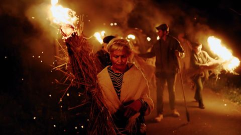 A luz dos fach�s iluminou o percorrido para recoller as pezas de oler�a en Ni�odaguia.