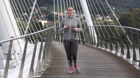 Gente haciendo deporte y caminando por Ferrol