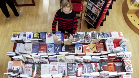 La librera Elena Recalde Castells posa en la librer�a Lagun, de San Sebasti�n. A�n no hay fecha, pero la decisi�n est� tomada. La librer�a Lagun, que sobrevivi� a la intolerancia y la violencia, la del �ltimo franquismo y la de ETA en plena democracia, no ha podido con las dificultades econ�micas y echa el cierre. 